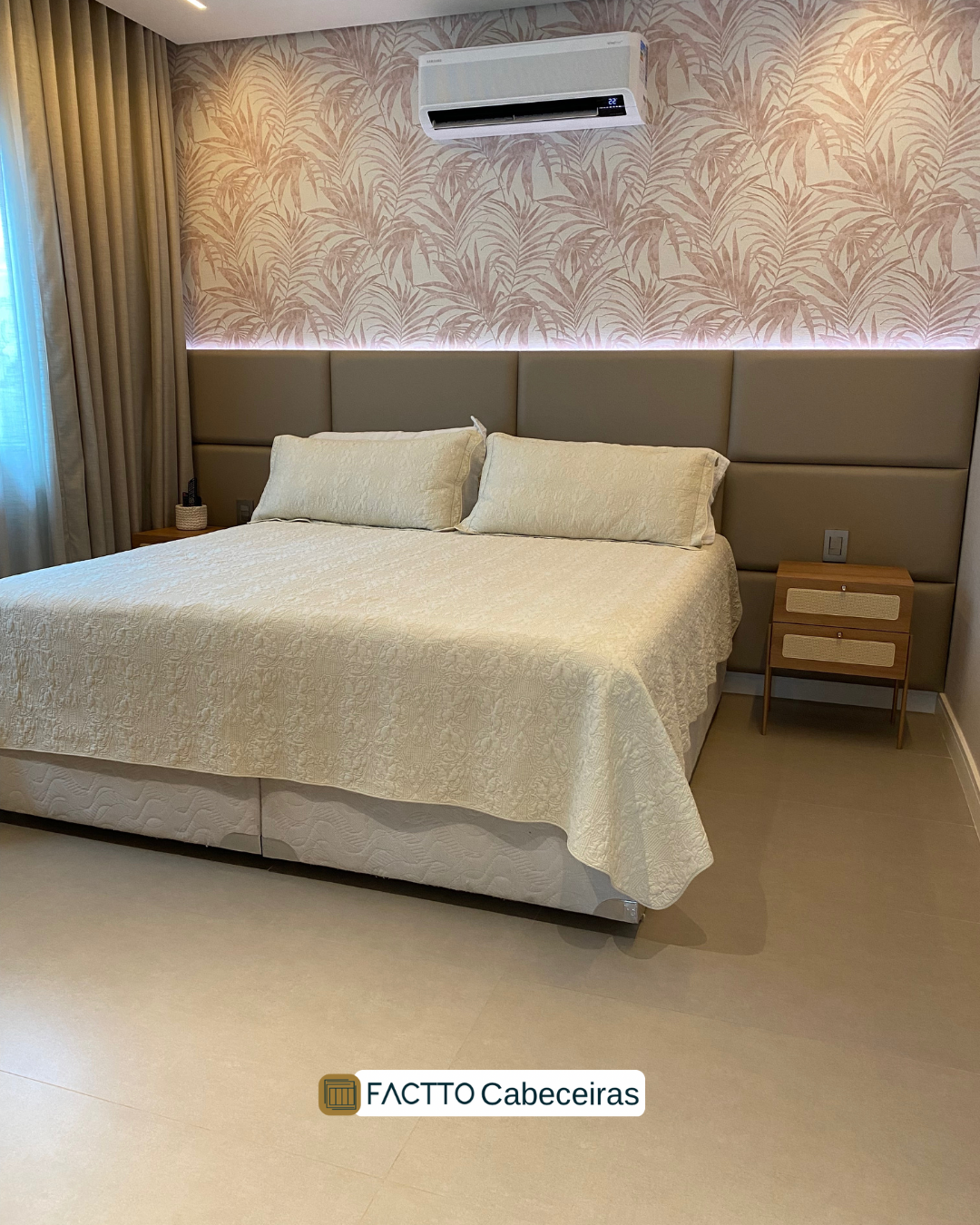 Modelo Roma em quarto com placas largas e acabamento acolhedor